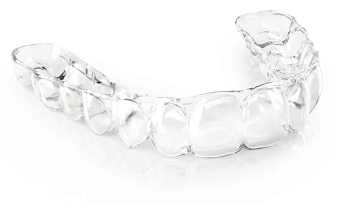A clear, removable aligner tray